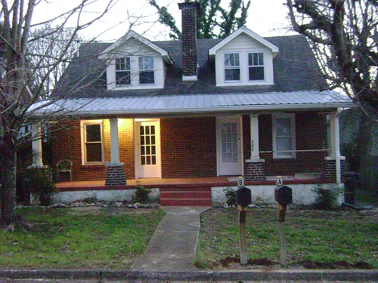 202 W 6th Ave #B — Photo 1