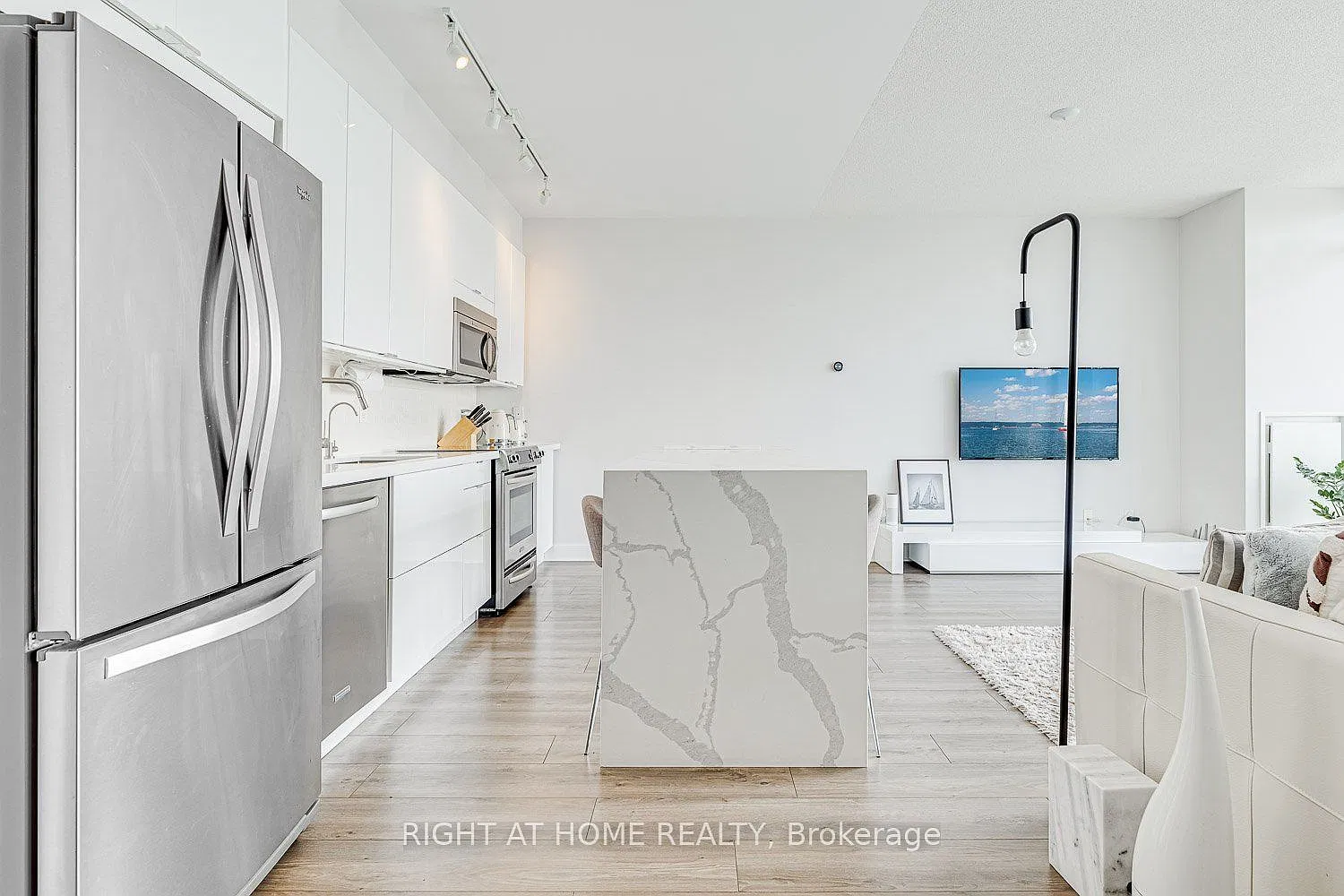 2 bed, $3,200 — Photo 4