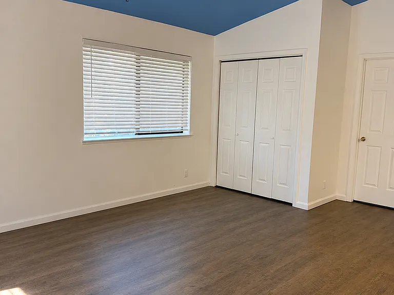 16520 Prospect Pl — Photo 6
