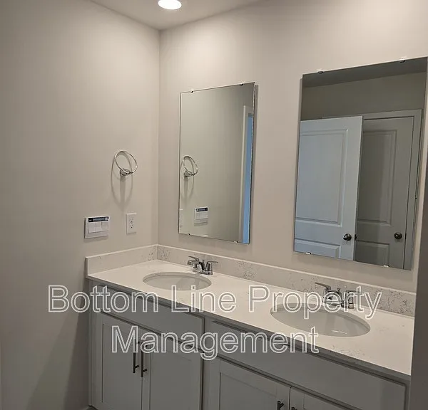 549 Blackpool Ct — Photo 26
