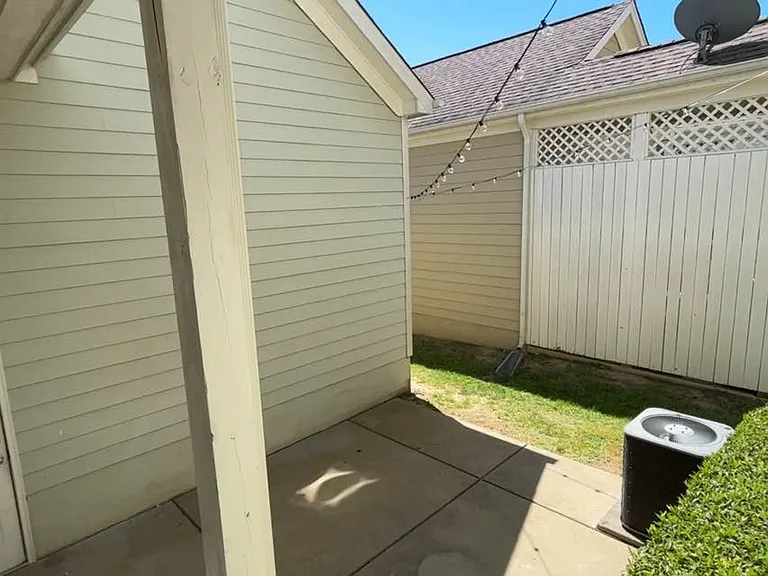 109 Windy Creek Ln — Photo 10