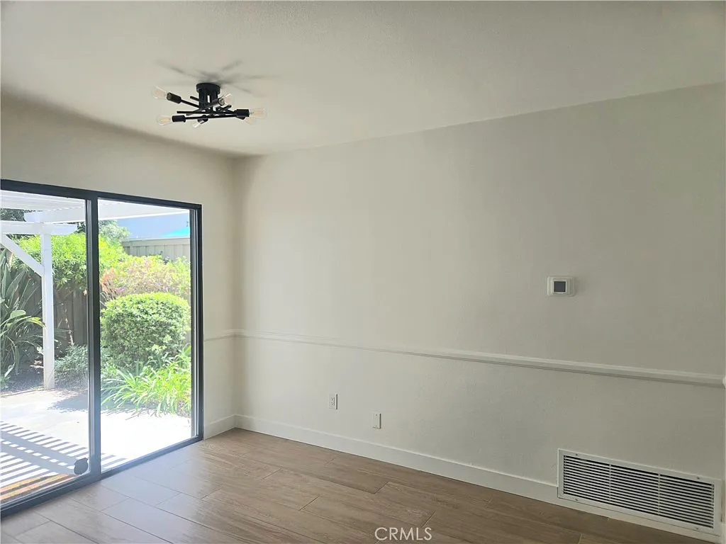 3 bed, 2.5 bath, 1373 sqft, $5,200 — Photo 4