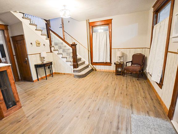 4th image of 613 5th Ave S