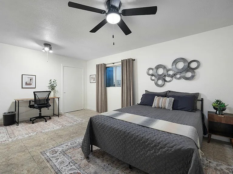 334 W Horseshoe Ave #8 — Photo 3