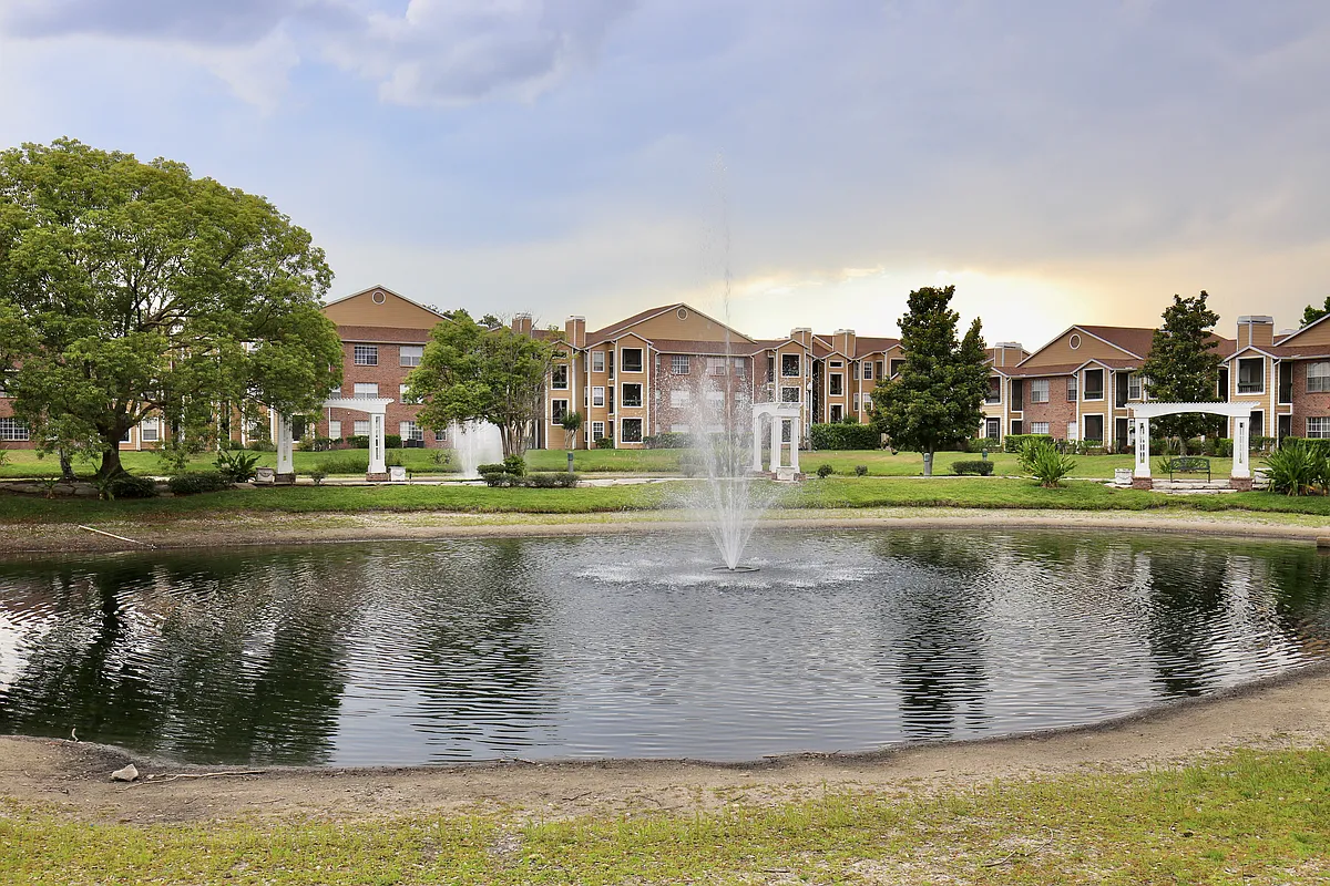 Building Photo - 5601 Rosebriar Way #S305
