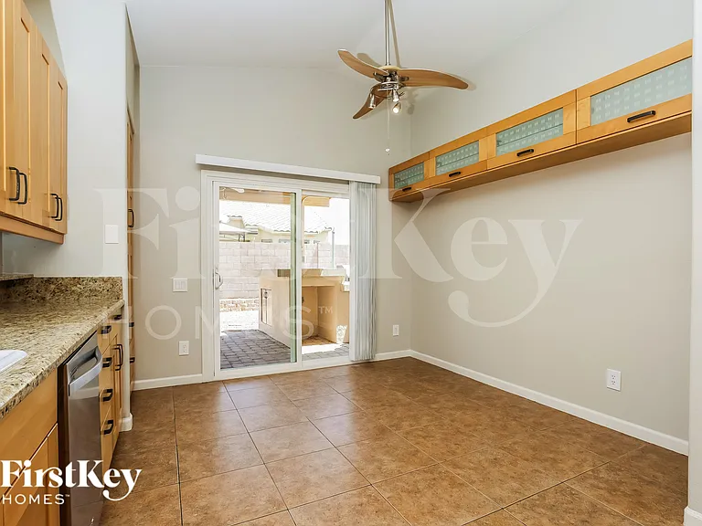 4116 E Tanglewood Dr — Photo 6