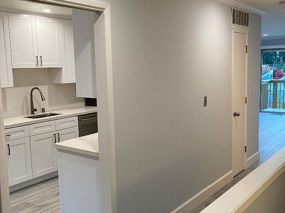 At entrance. Kitchen left.