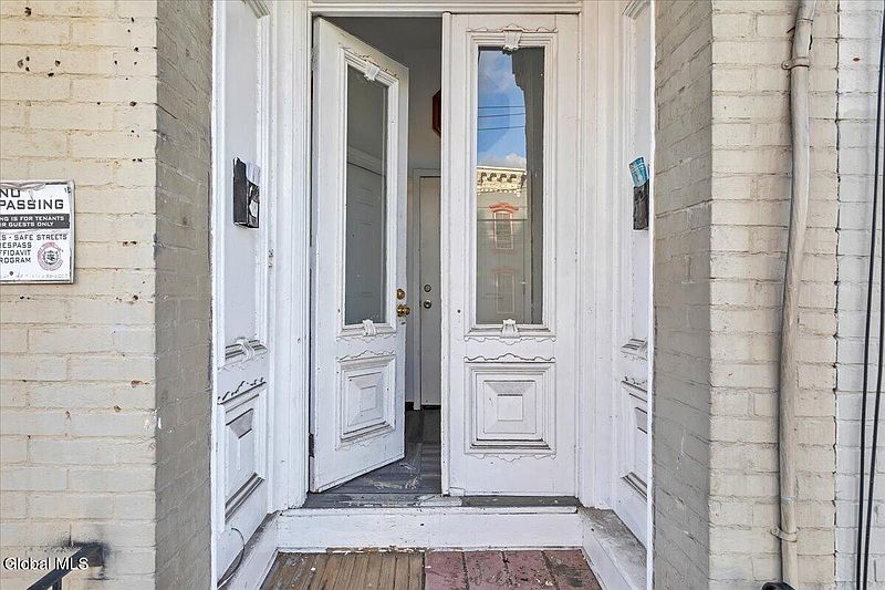 4th image of 99 Lark Street