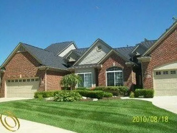 1692 Pine Forest Dr #1, Commerce Township, MI 48390