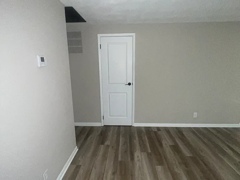 408 Banbury Dr — Photo 4