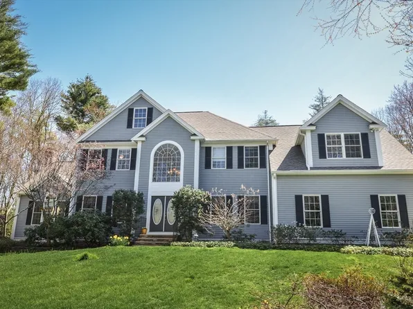 27 Estabrook Ln, Berlin, MA 01503