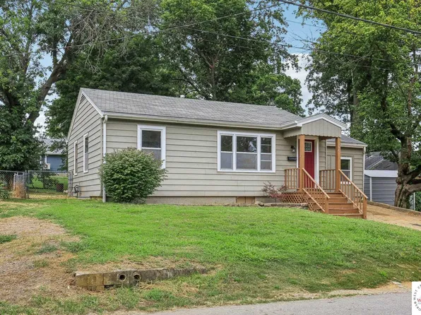 206 N Windsor St, Windsor, MO 65360