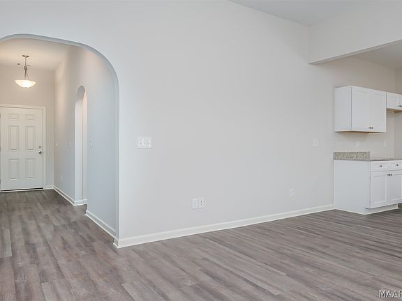 3rd image of 185 Hornsby Rd