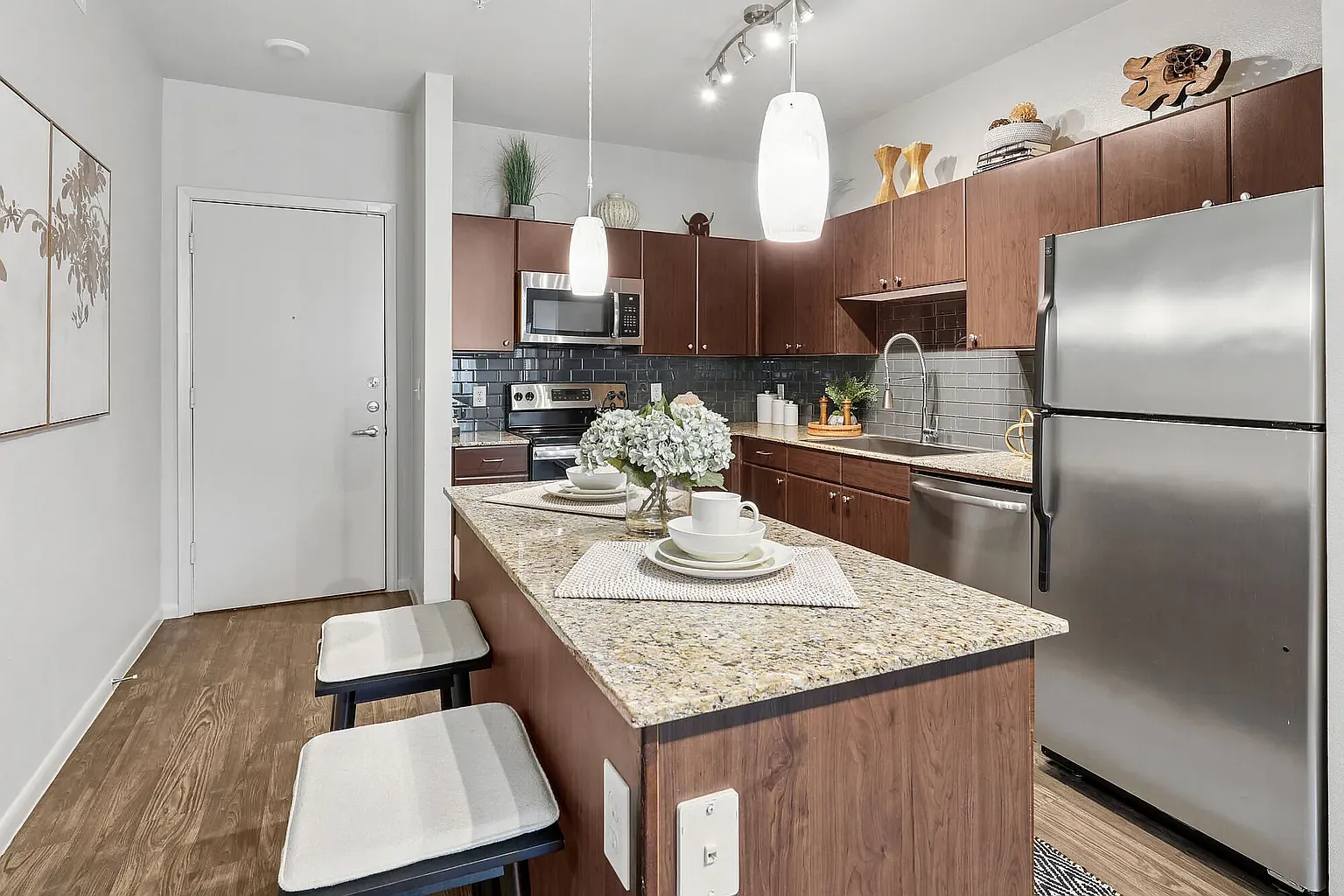 11012 Domain Dr — Photo 2