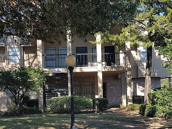4th image of 7700 Creekbend Dr APT 80