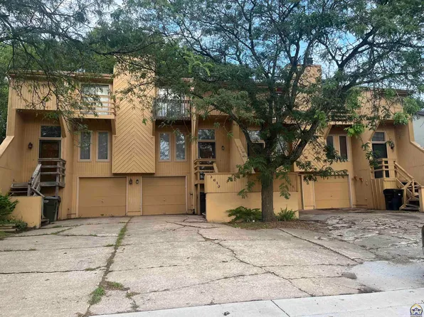 3613 SW Eveningside Dr, Topeka, KS 66614