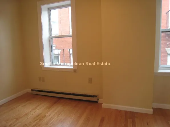 10 Gates St #1A, Boston, MA 02127