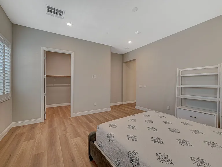 9129 Las Manaitas Ave #302 — Photo 15