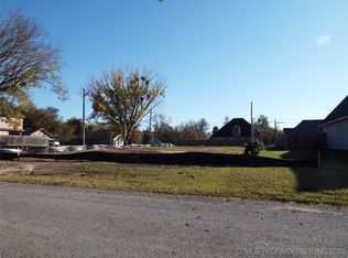2 E 4th St, Skiatook, OK 74070