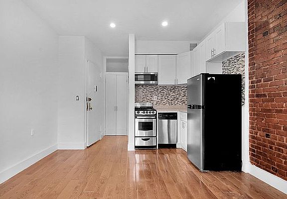 3rd image of 1709 2nd Ave #2E