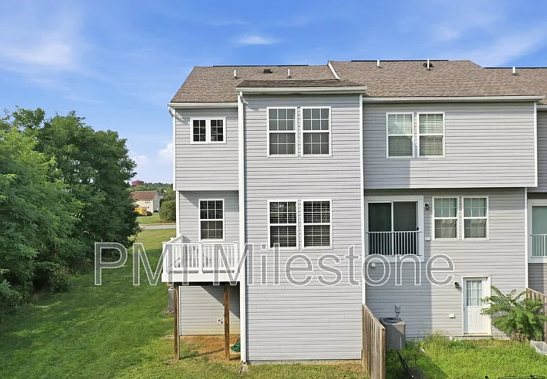 100 Bertelli Ct — Photo 42