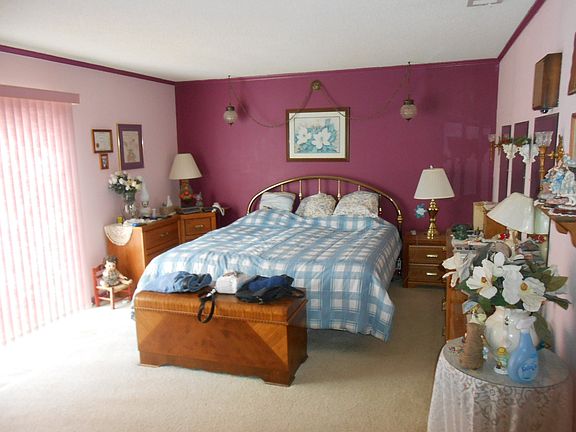 3rd image of 136 E Wayside Dr