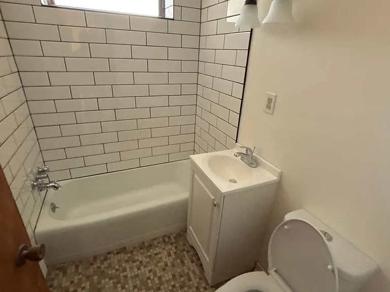 595 Victoria St N — Photo 3