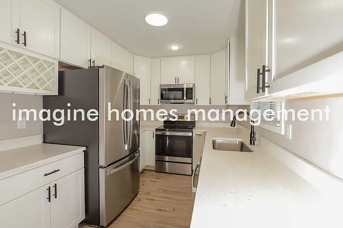 5104 NE 57th Ter — Photo 2