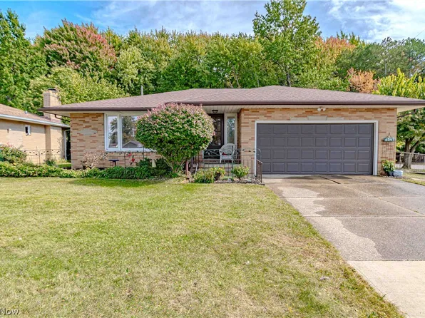 6541 Fairweather Dr, Middleburg Heights, OH 44130