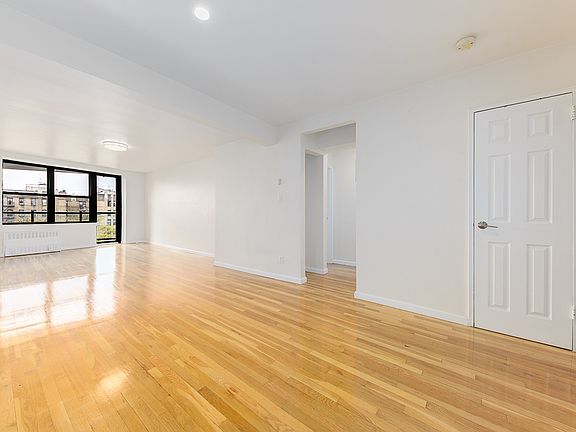 3rd image of 483 Ocean Pkwy APT 5A