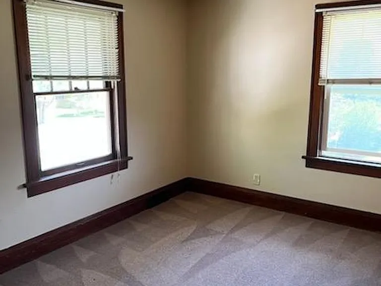 2521 Iowa St — Photo 2