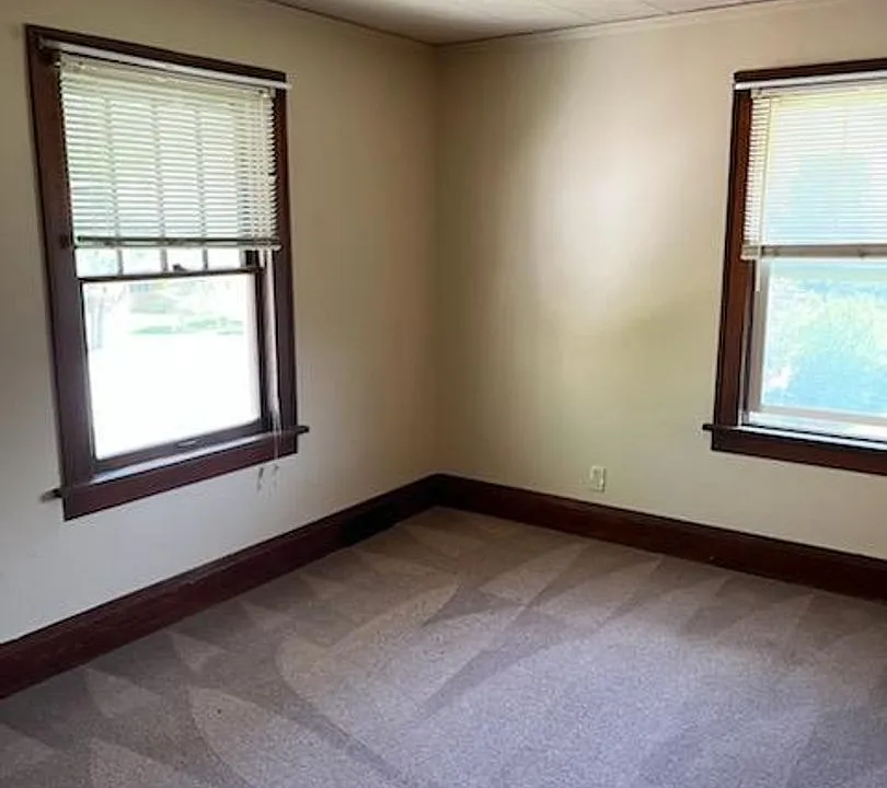 2521 Iowa St
