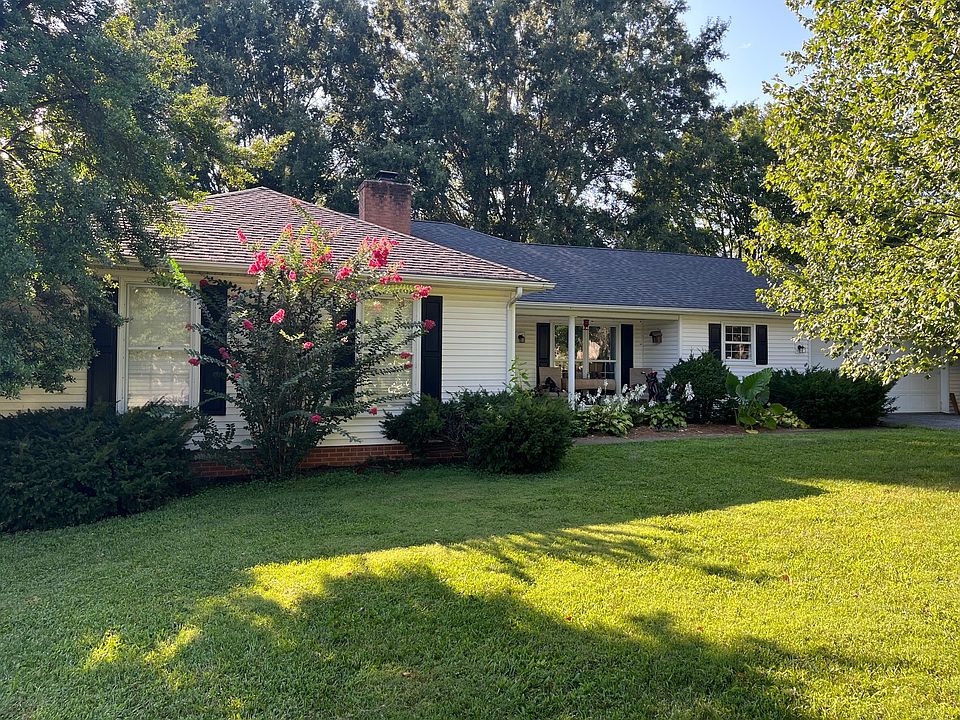 1st image of 2811 Carriage Hill Dr