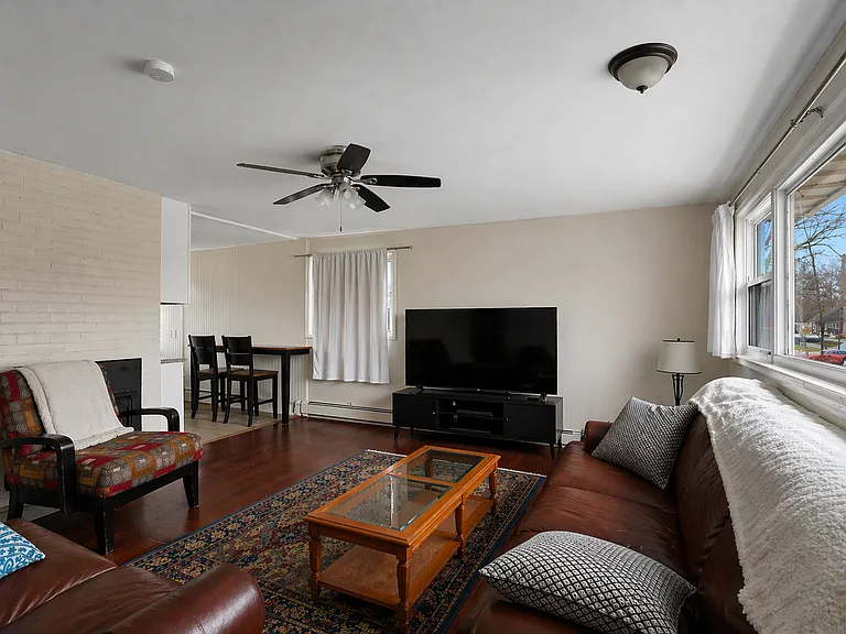 69 Seaver Cir — Photo 3