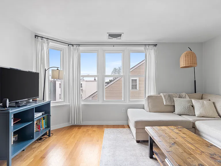 126 Tudor St #C — Photo 11