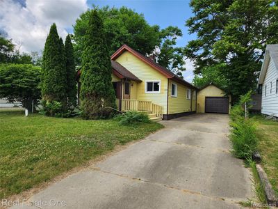 3290 Ogema St, Burton, MI, 48529