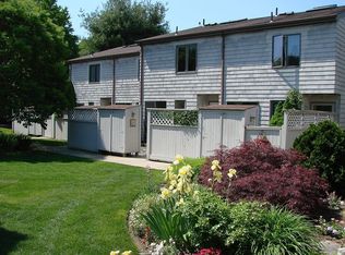 92 Windward Ln, Bristol, RI 02809