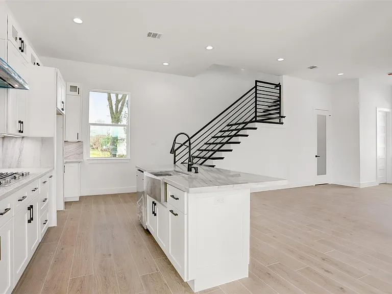 6816 Hartland Ave — Photo 11