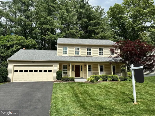 5900 Burnside Landing Dr, Burke, VA 22015