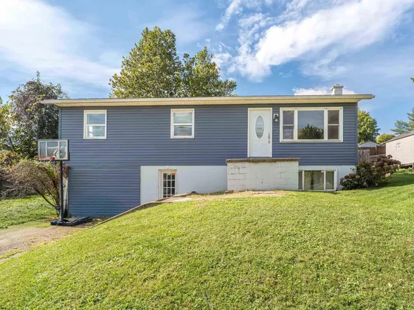 8 Rustic Dr, Morgantown, WV 26508