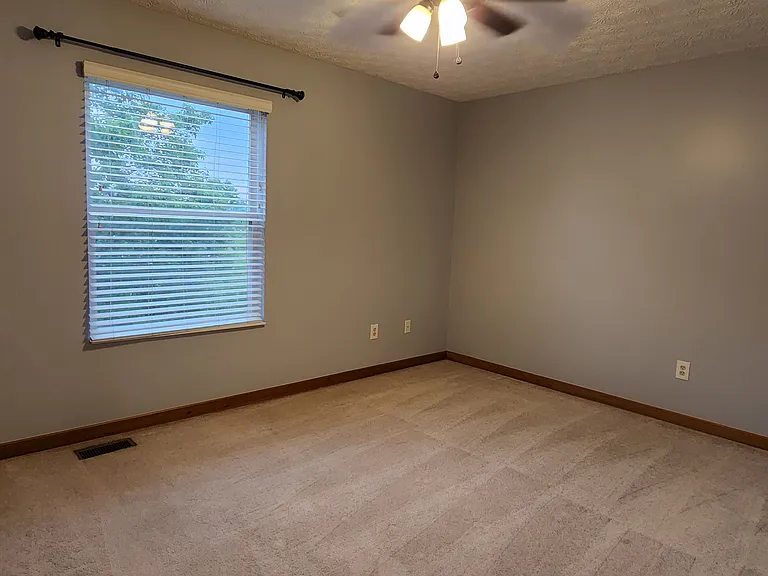 394 Abbotsbury Dr — Photo 15