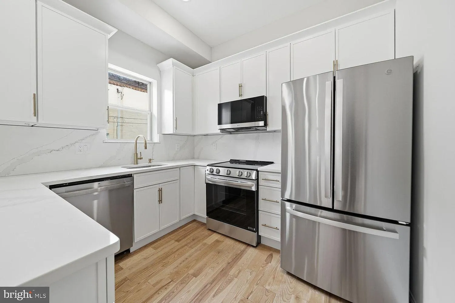 4 bed, 3.0 bath, $3,400 — Photo 3