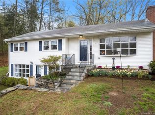 17 River Ln, Deep River, CT 06417