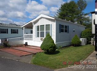 20 Strollers Ln, Waynesville, NC 28785