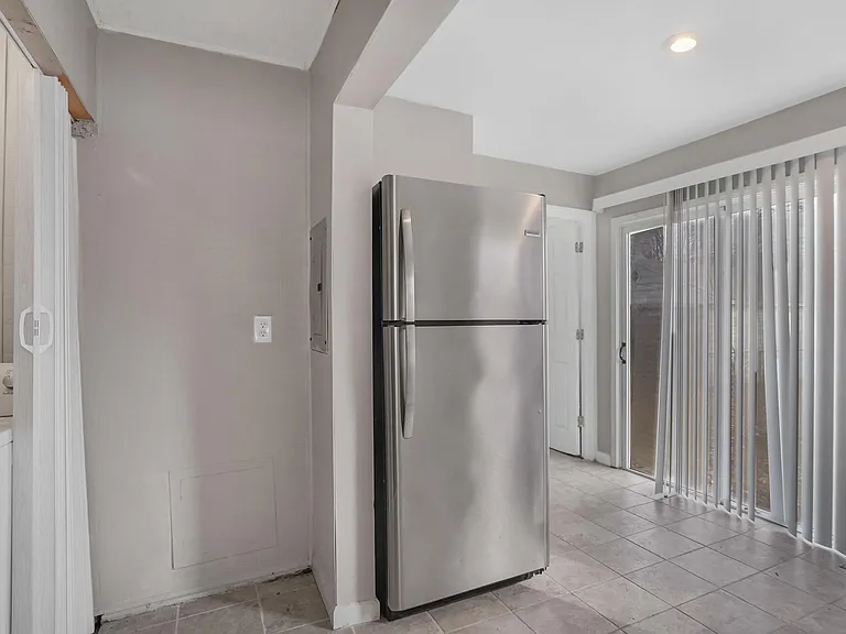 22000 Cunningham Ave — Photo 4
