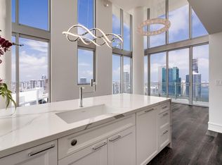 92 SW 3rd St #PENTHOUSE 5209, Miami, FL 33130
