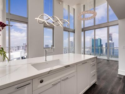 92 SW 3rd St #Penthouse 5209, Miami, FL, 33130