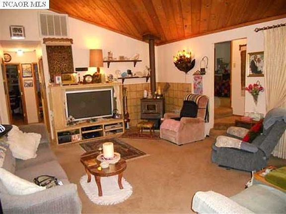 3rd image of 12101 Lakeshore N