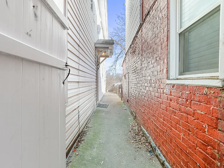 721 2nd St — Photo 32