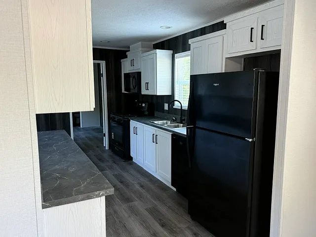 251 Timber Ln — Photo 2